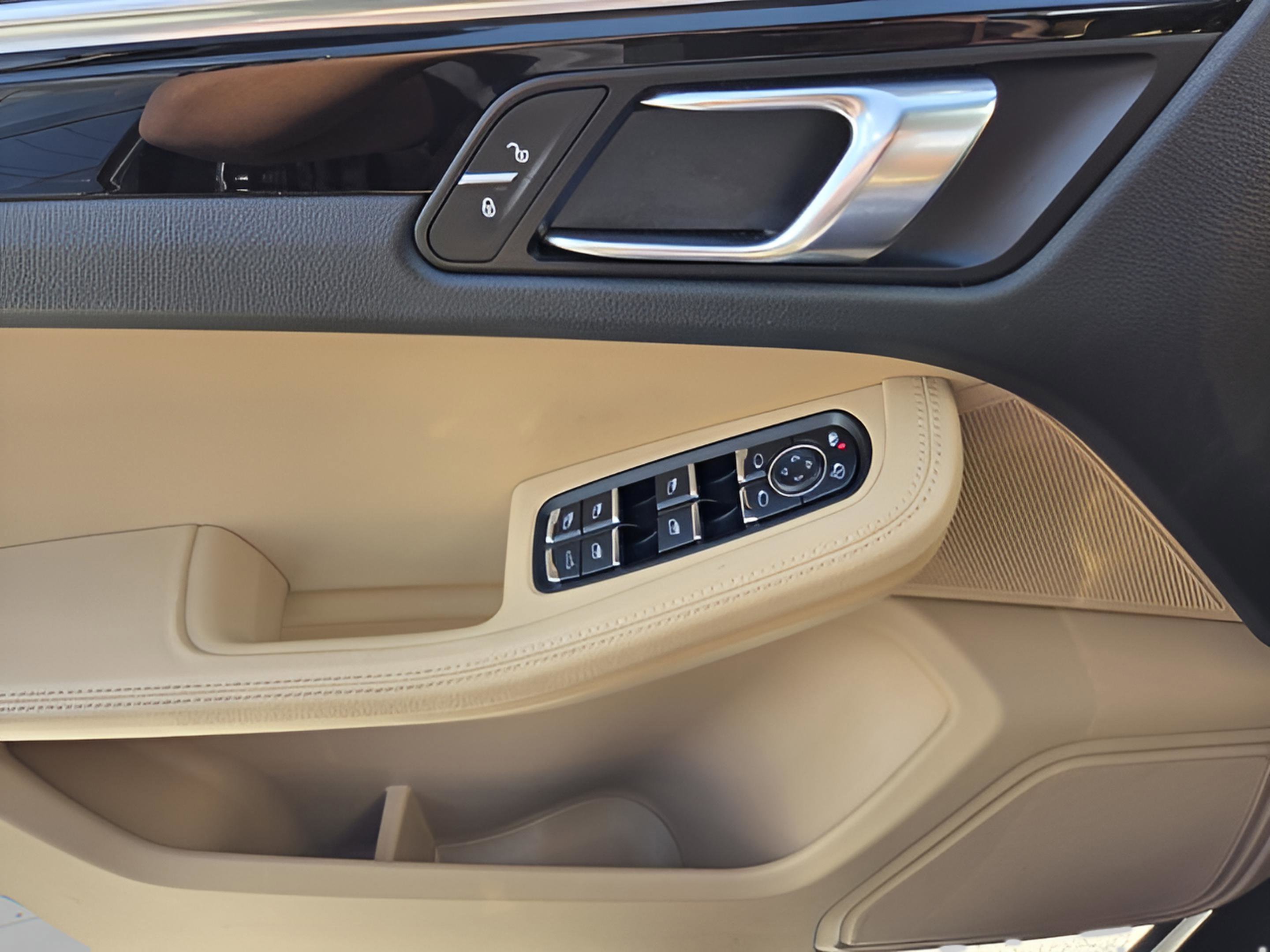 Used 2018 Porsche Macan Base image 27