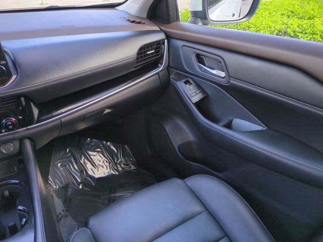 Used 2023 Nissan Rogue SL w/ SL Premium Package image 16