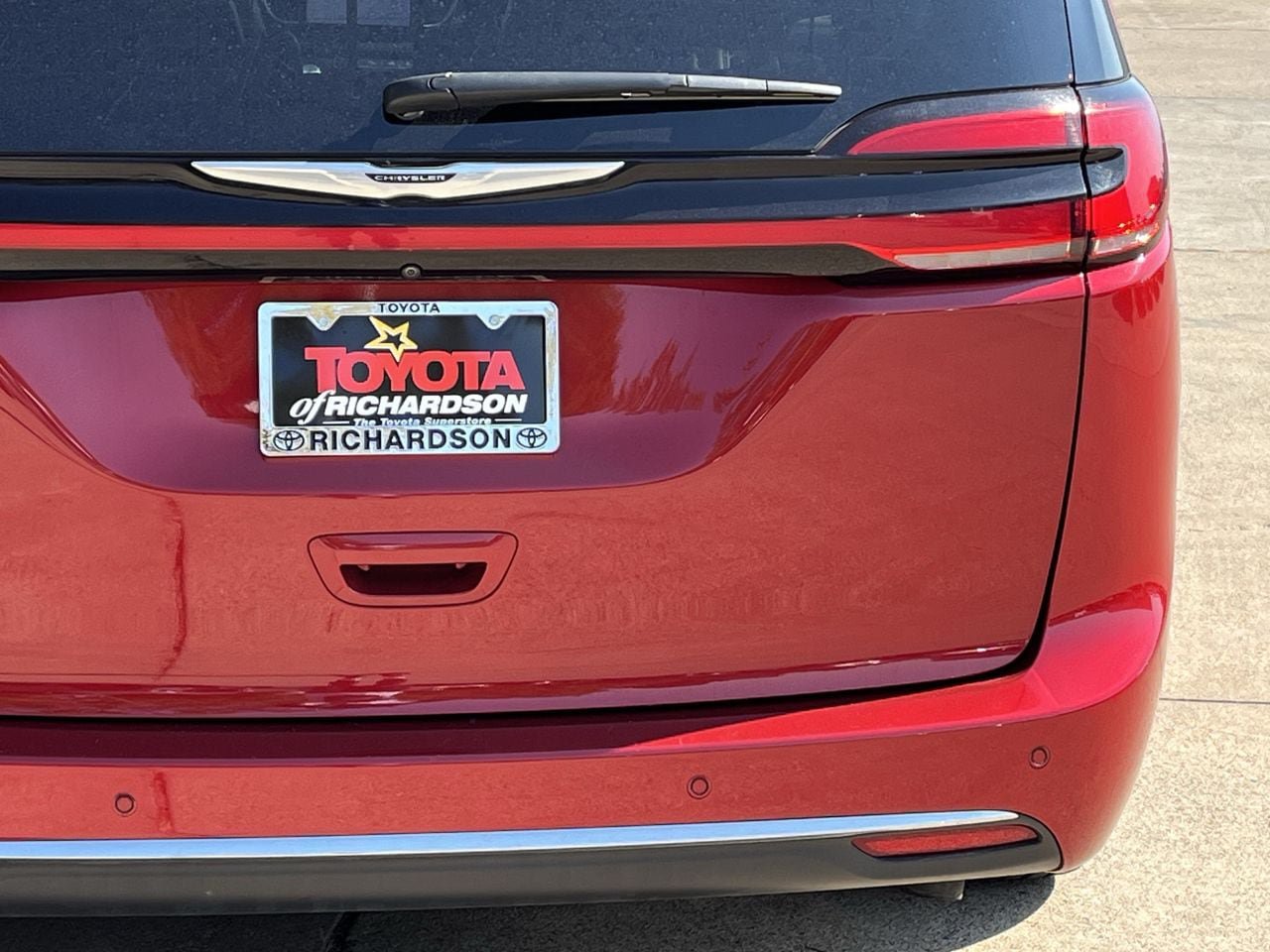 Used 2024 Chrysler Pacifica Touring-L FWD image 6
