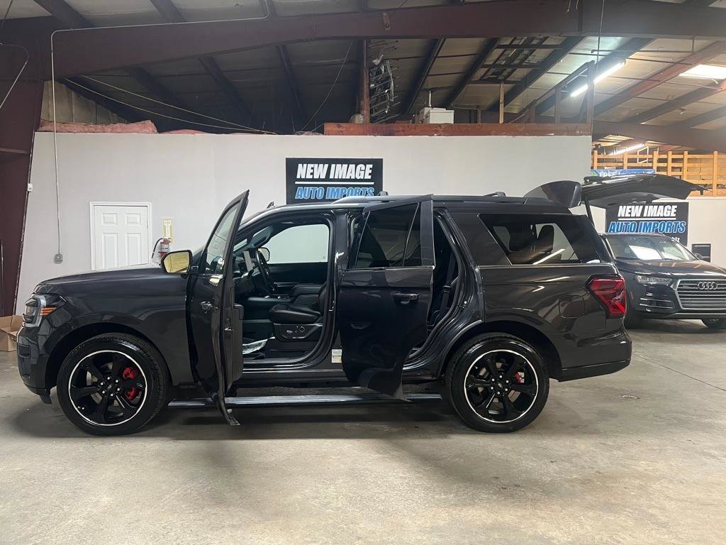 Used 2023 Ford Expedition Limited AWD/4WD image 7