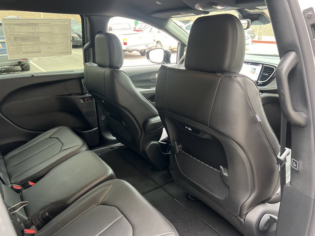 New 2026 Chrysler Pacifica Select w/ S Appearance Package FWD image 23