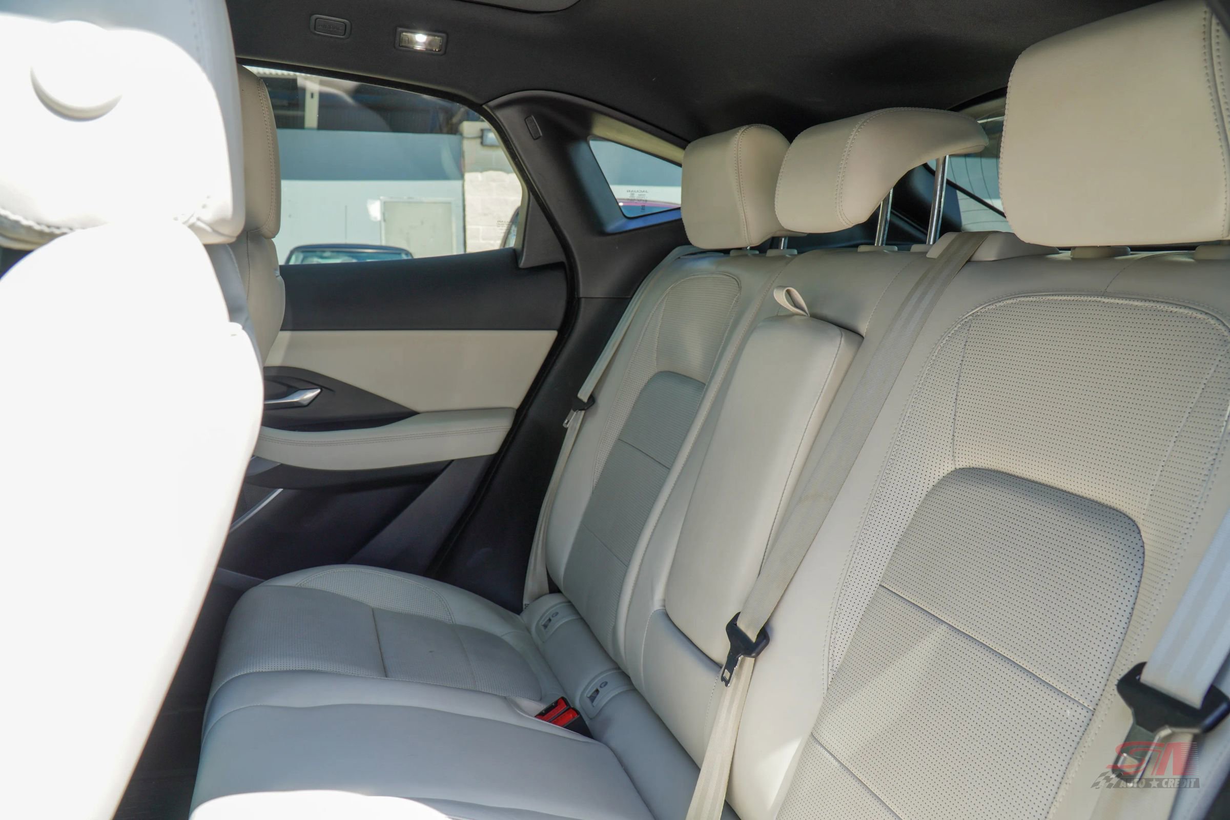 Used 2018 Jaguar E-PACE R-Dynamic HSE image 22