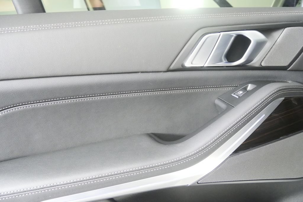 Used 2024 BMW X5 xDrive40i w/ M Sport Package AWD/4WD image 14