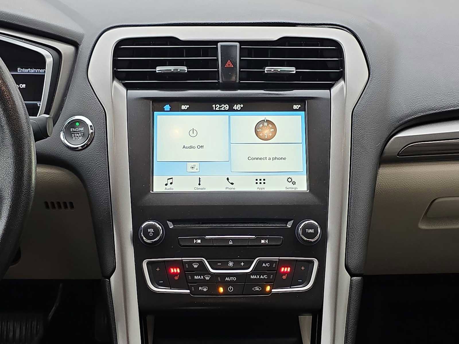 Used 2017 Ford Fusion SE w/ Fusion SE Technology Package image 20