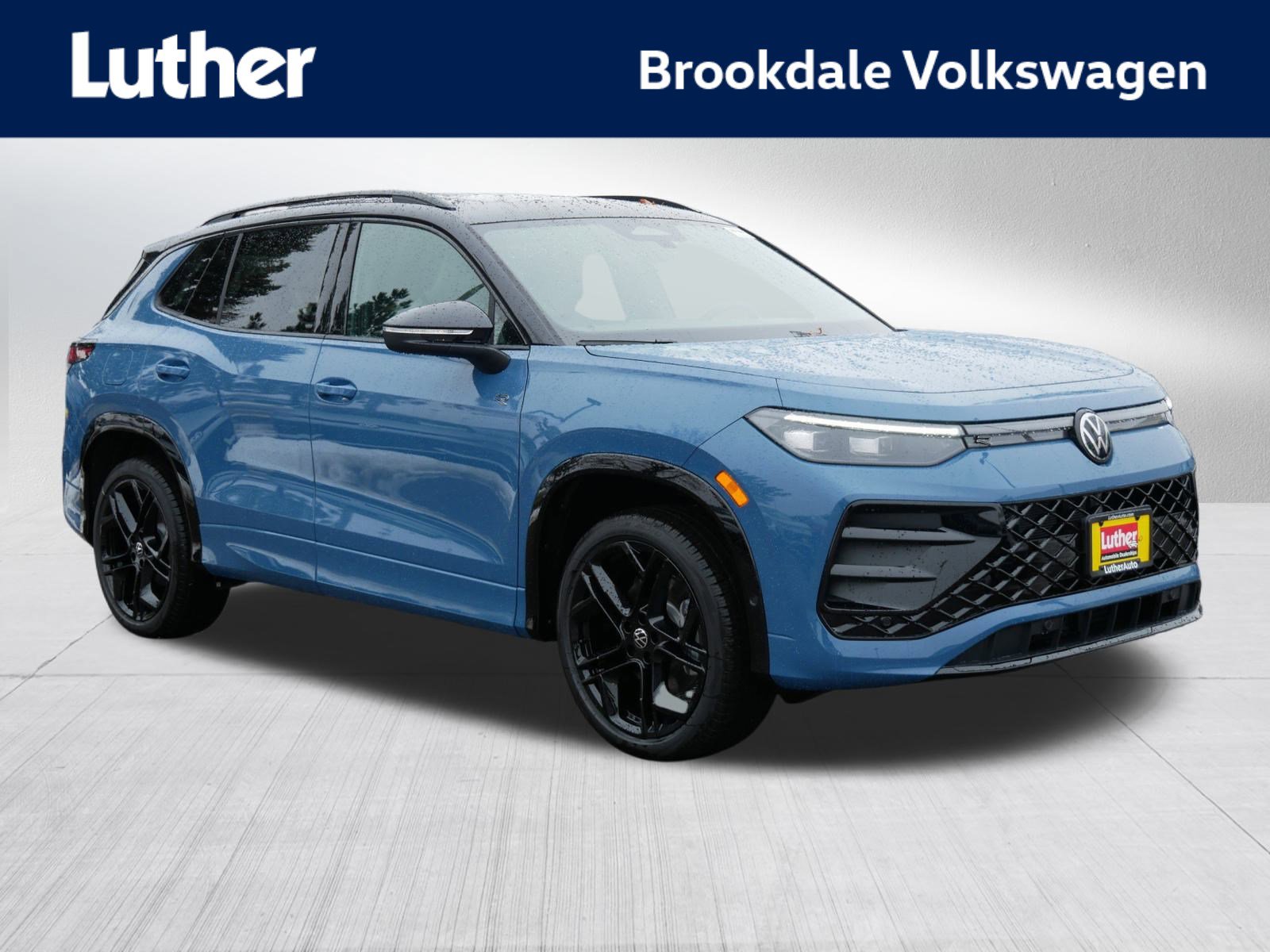 New 2026 Volkswagen Tiguan SE R-Line image 1