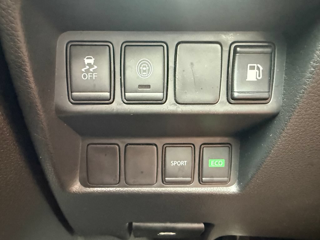 Used 2020 Nissan Rogue S FWD image 18