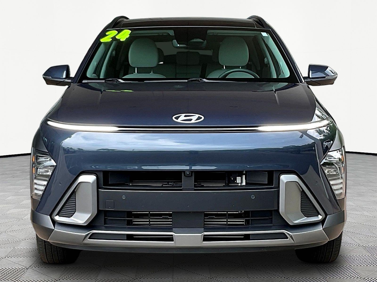 Used 2024 Hyundai Kona Limited AWD/4WD image 2