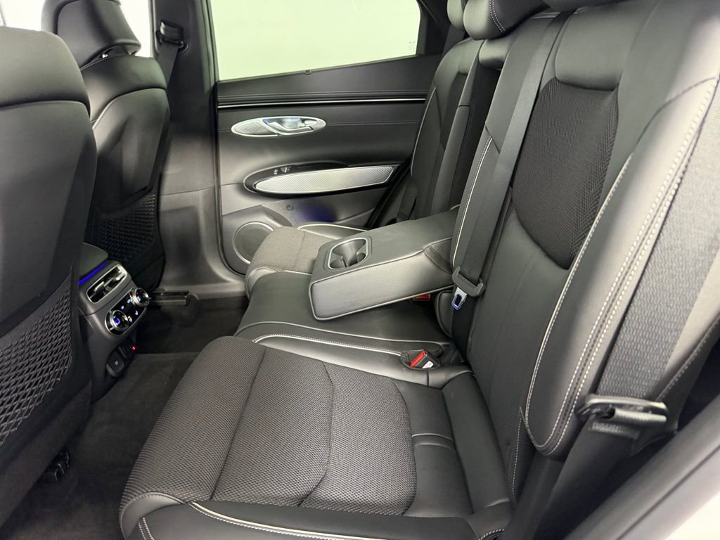 Used 2025 Genesis GV70 2.5T Sport Prestige w/ Sport Prestige Package AWD/4WD image 29