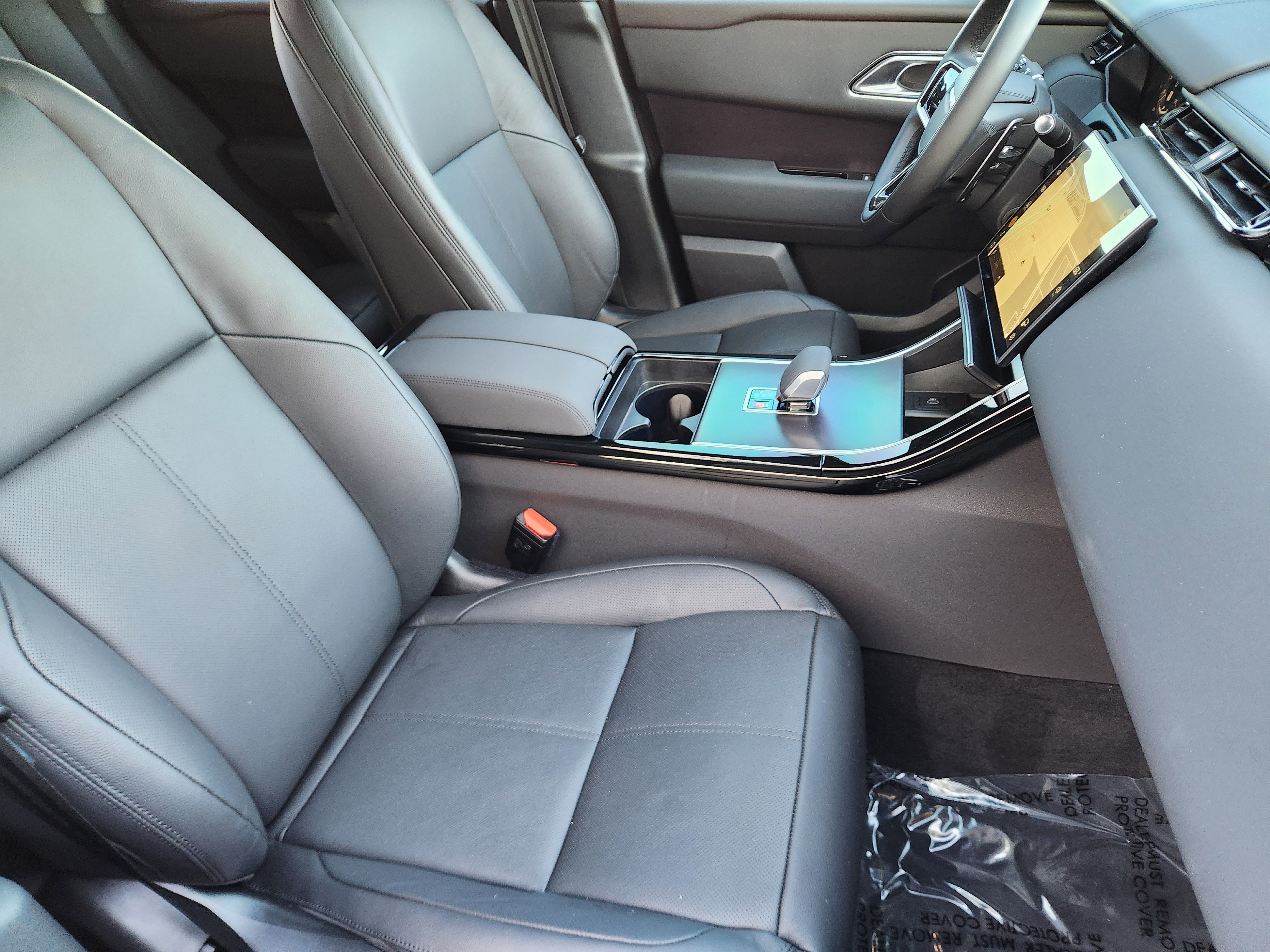 Certified 2026 Land Rover Range Rover Velar Dynamic SE image 15