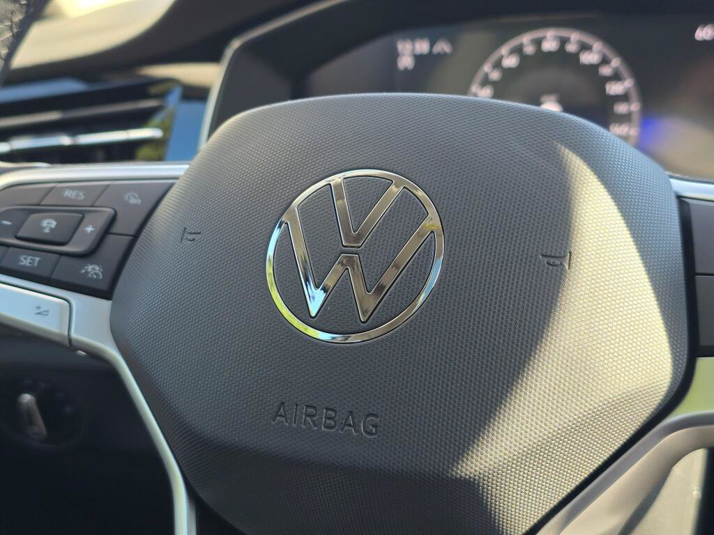 Used 2025 Volkswagen Jetta SE FWD image 31