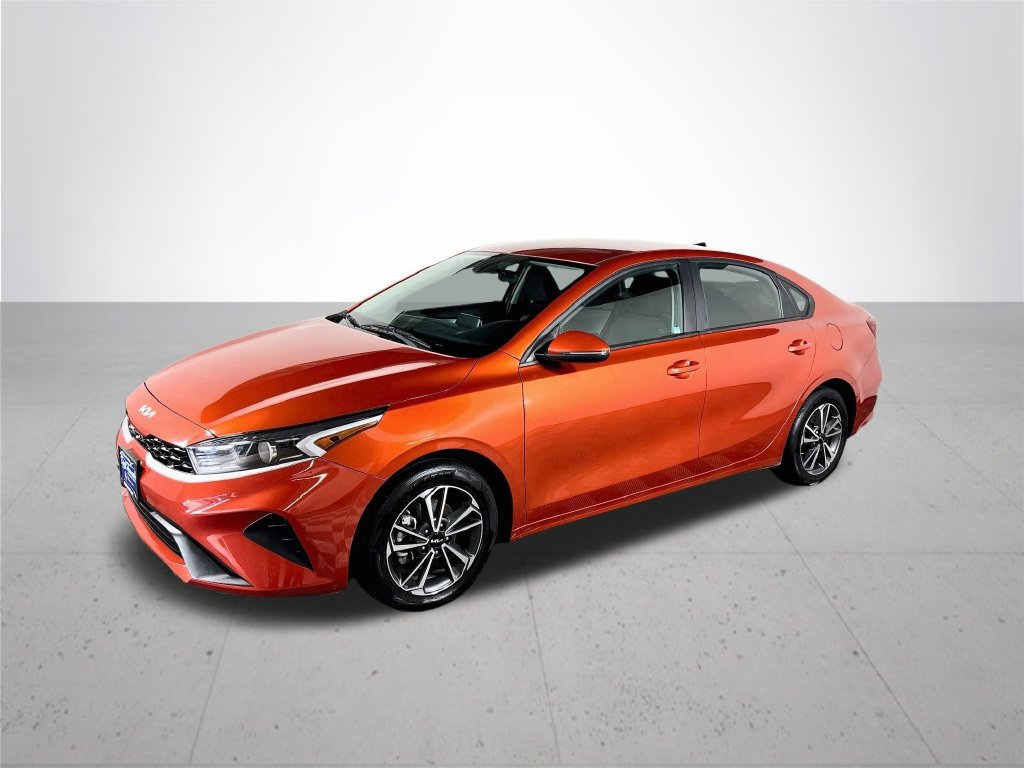 Used 2023 Kia Forte LXS w/ LXS Technology Package FWD image 2