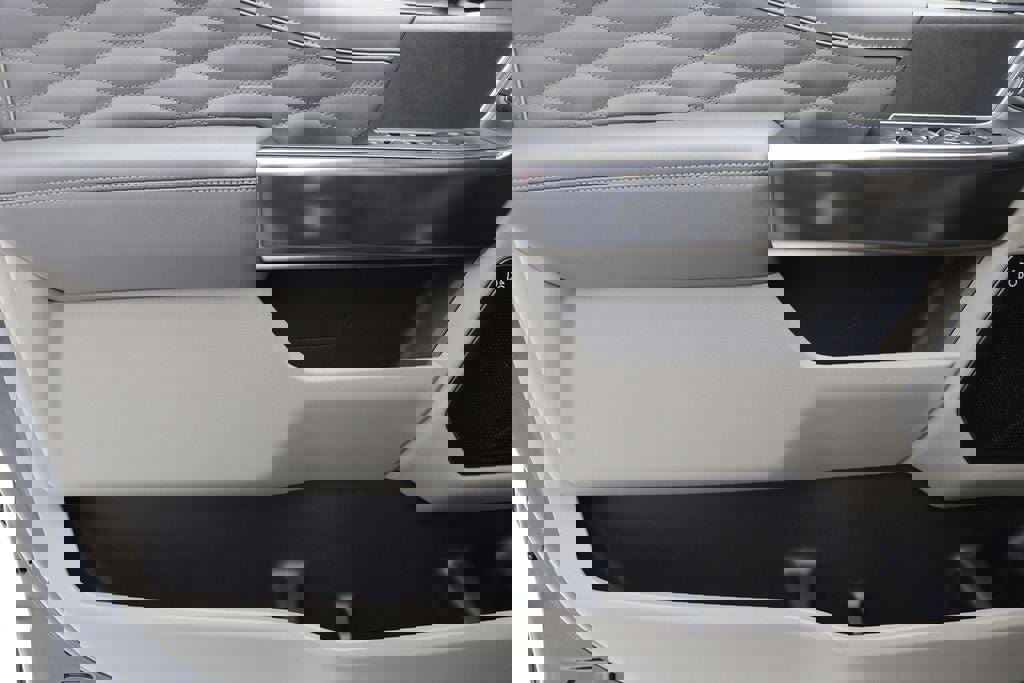 Used 2025 Ford F250 Platinum w/ Platinum Plus Package image 24