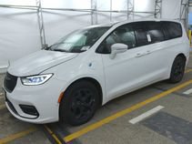 Used 2022 Chrysler Pacifica Limited w/ Uconnect Theater Family Group FWD image 23