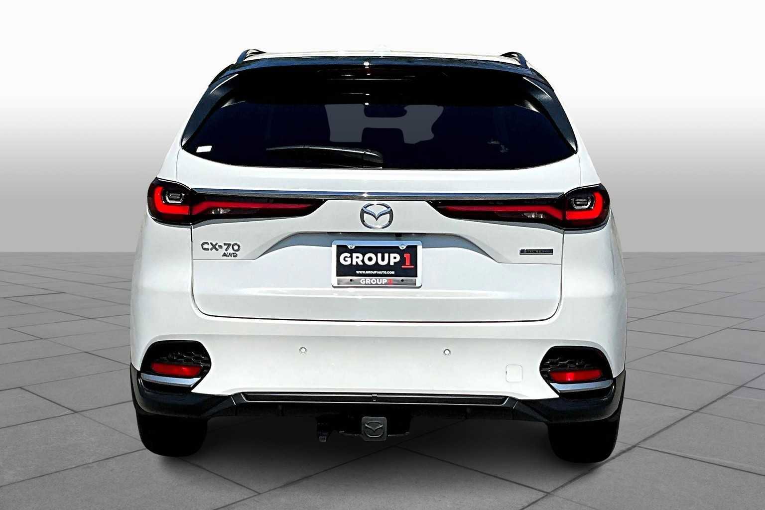 Used 2025 MAZDA CX-70 Plug-In Hybrid w/ Premium Pkg image 4