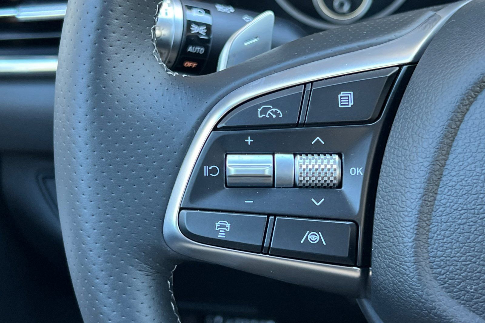 Used 2026 Genesis G70 2.5T image 33