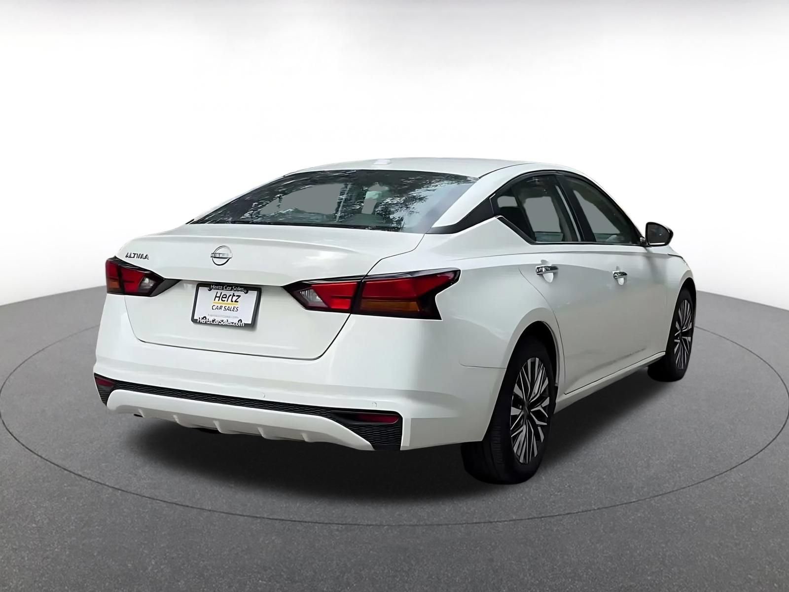 Used 2025 Nissan Altima 2.5 SV FWD image 11