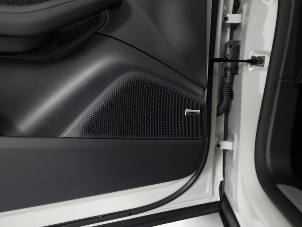 New 2026 Porsche Macan 4 Electric image 21