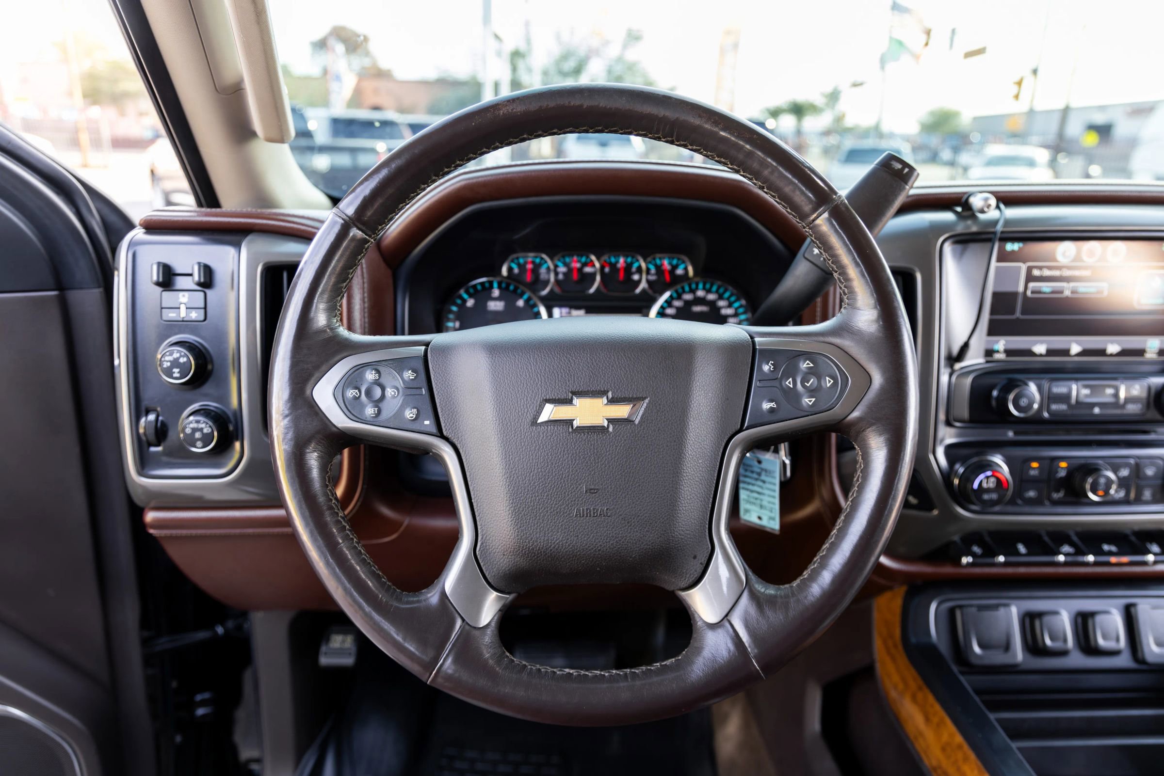 Used 2015 Chevrolet Silverado 1500 High Country image 28