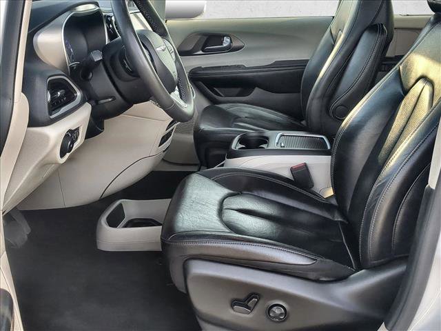 Used 2022 Chrysler Pacifica Touring-L FWD image 15