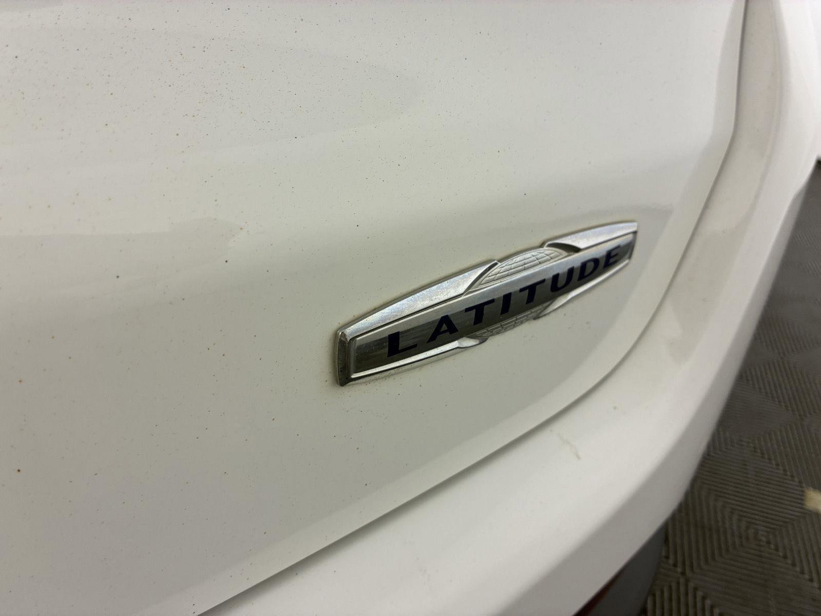 Used 2018 Jeep Compass Latitude w/ Popular Equipment Group AWD/4WD image 29