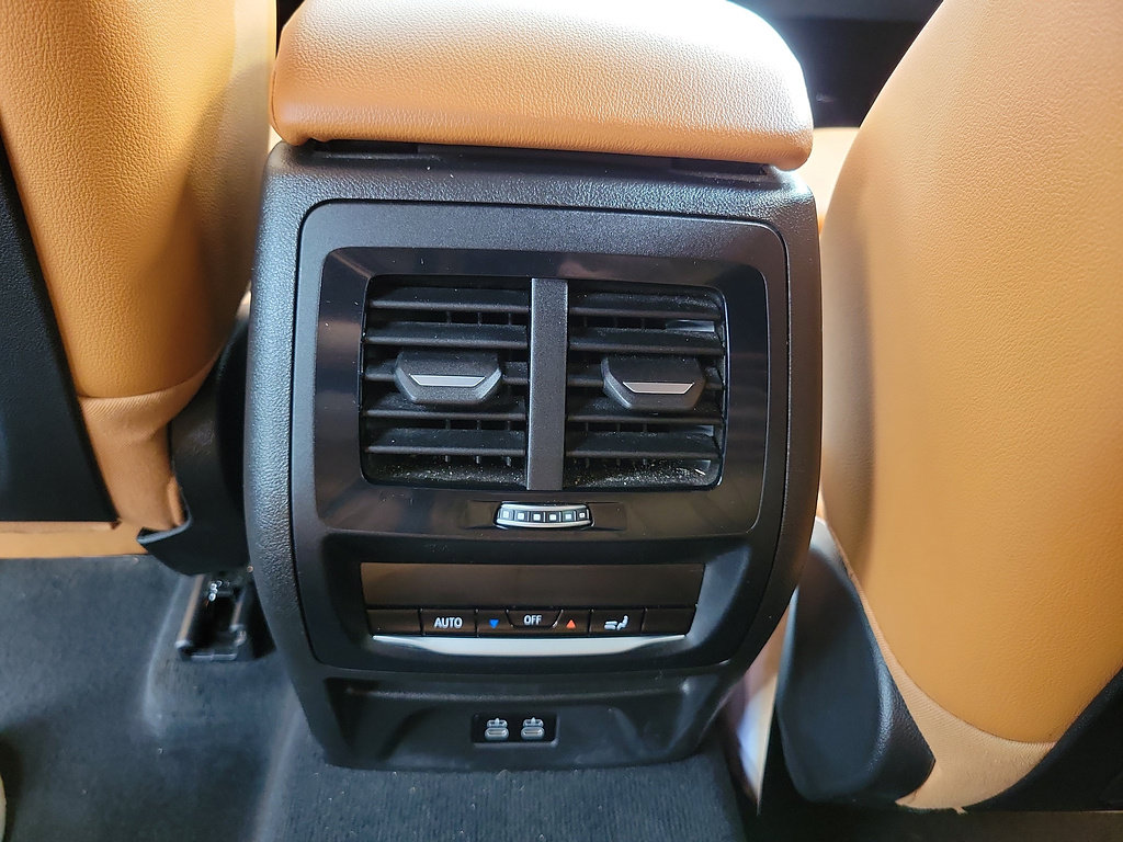 Used 2024 BMW X4 xDrive30i AWD/4WD image 13