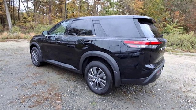 Used 2025 Nissan Pathfinder S image 6
