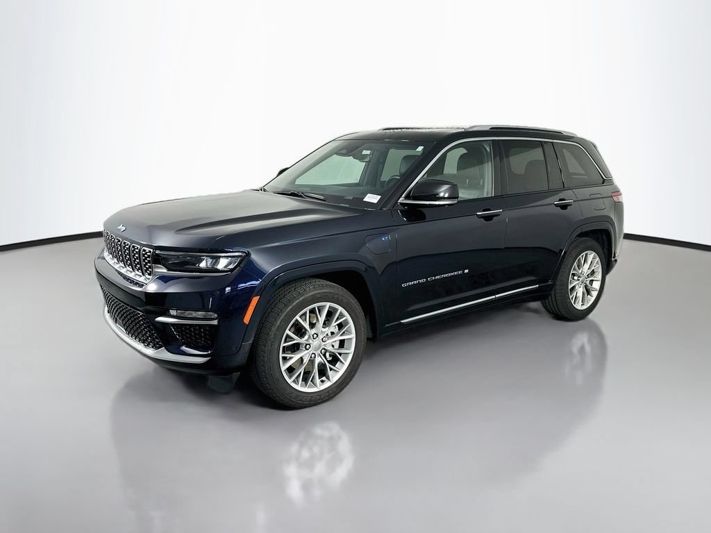 Used 2022 Jeep Grand Cherokee Summit AWD/4WD image 3