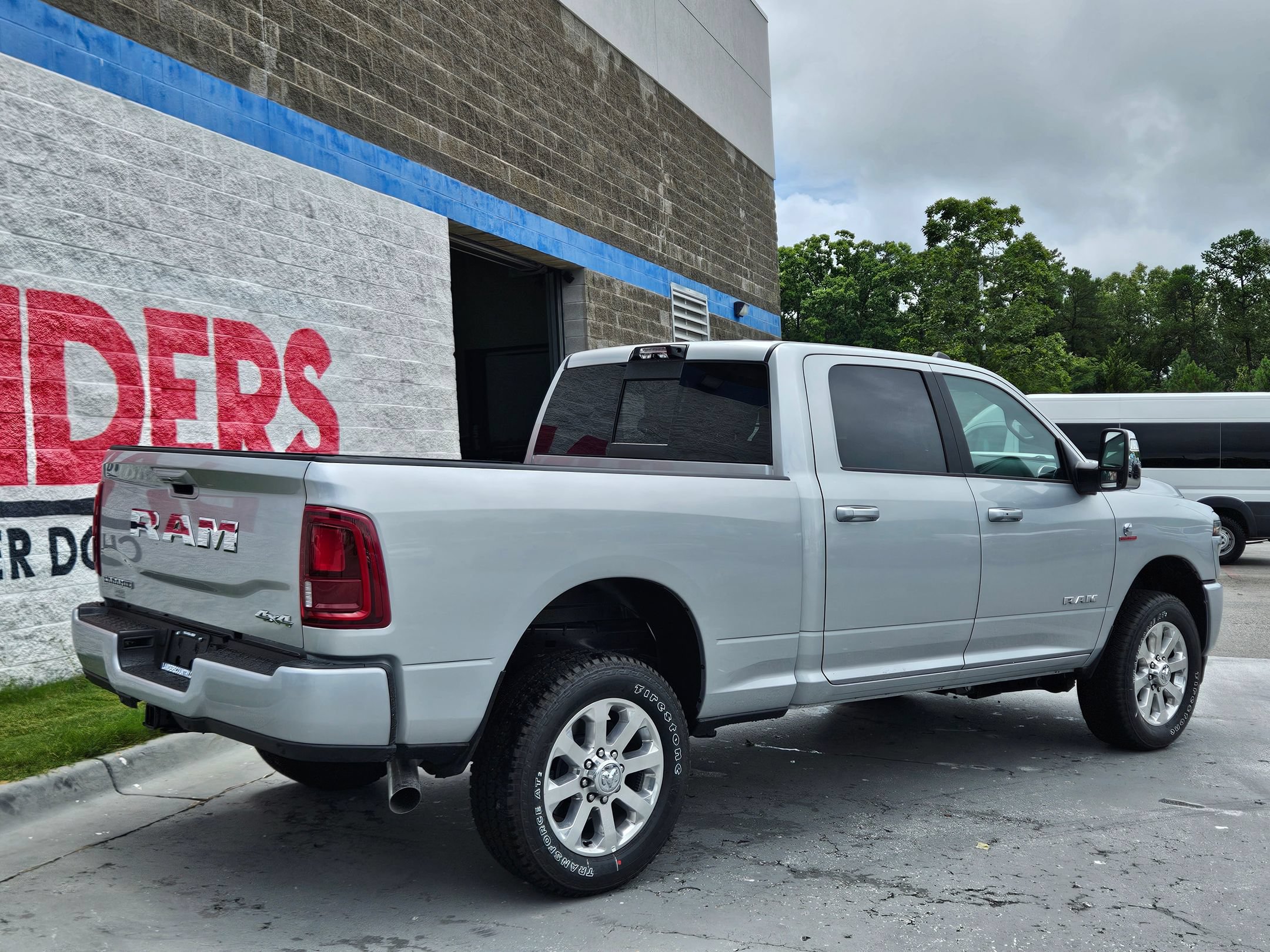 New 2026 RAM 2500 Laramie w/ Sport Appearance Package AWD/4WD image 7