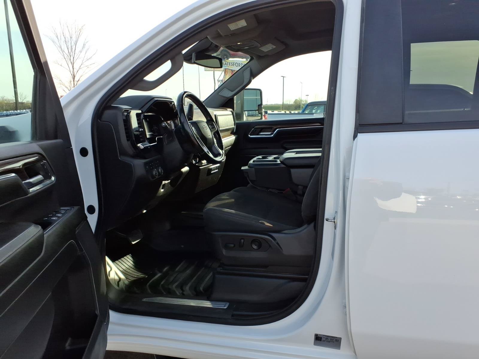 Used 2024 Chevrolet Silverado 3500 LT w/ Convenience Package AWD/4WD image 11