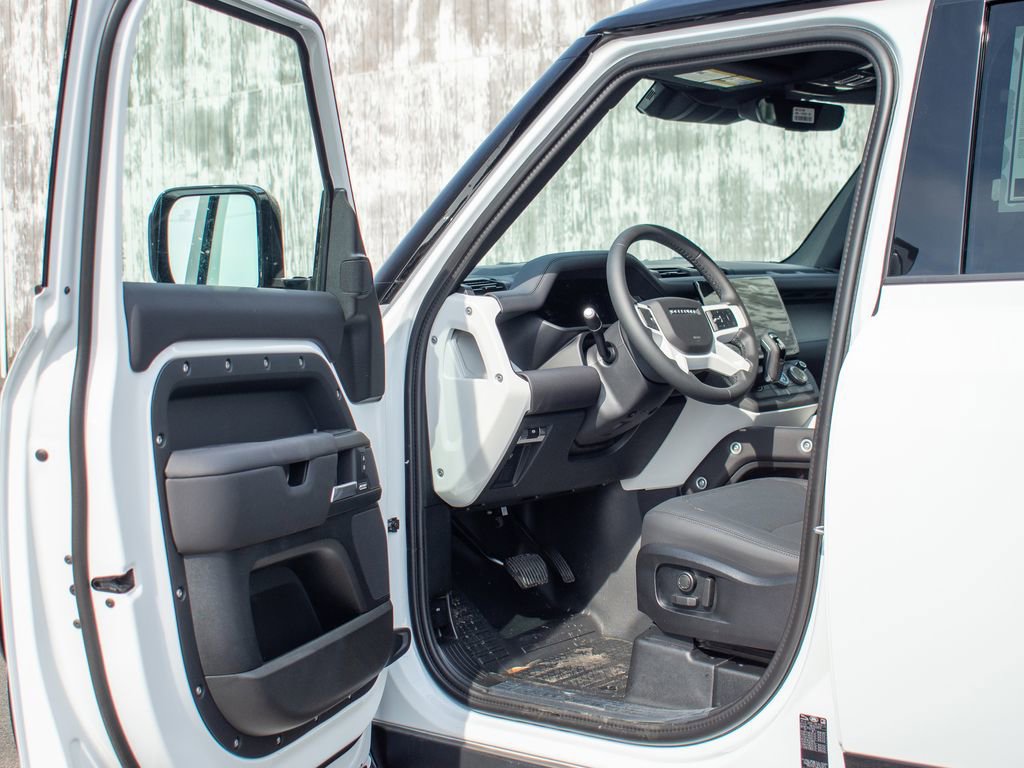 New 2026 Land Rover Defender 110 X-Dynamic SE image 10