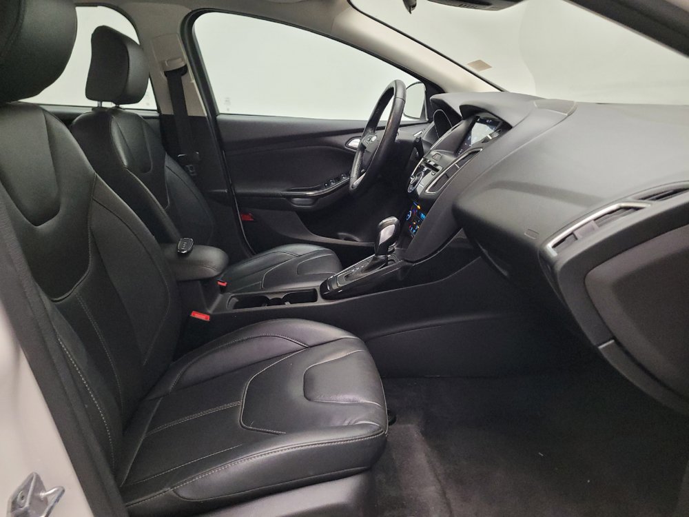 Used 2018 Ford Focus Titanium w/ Titanium Technology Package FWD image 21