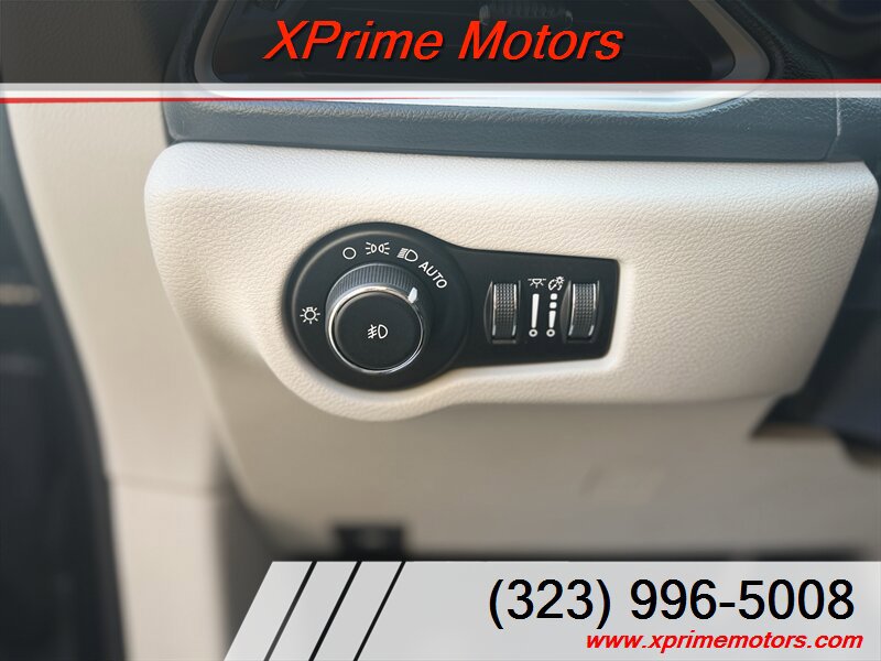 Used 2019 Chrysler Pacifica Touring-L w/ Advanced Safetytec Group FWD image 21