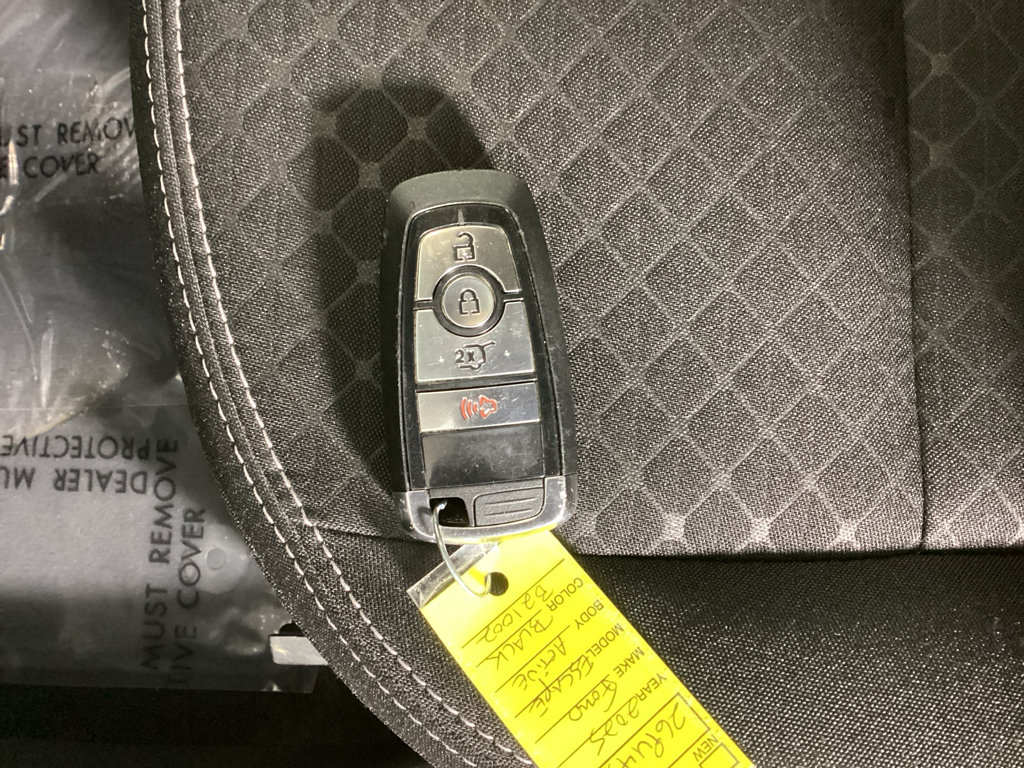 Used 2025 Ford Escape Active AWD/4WD image 30