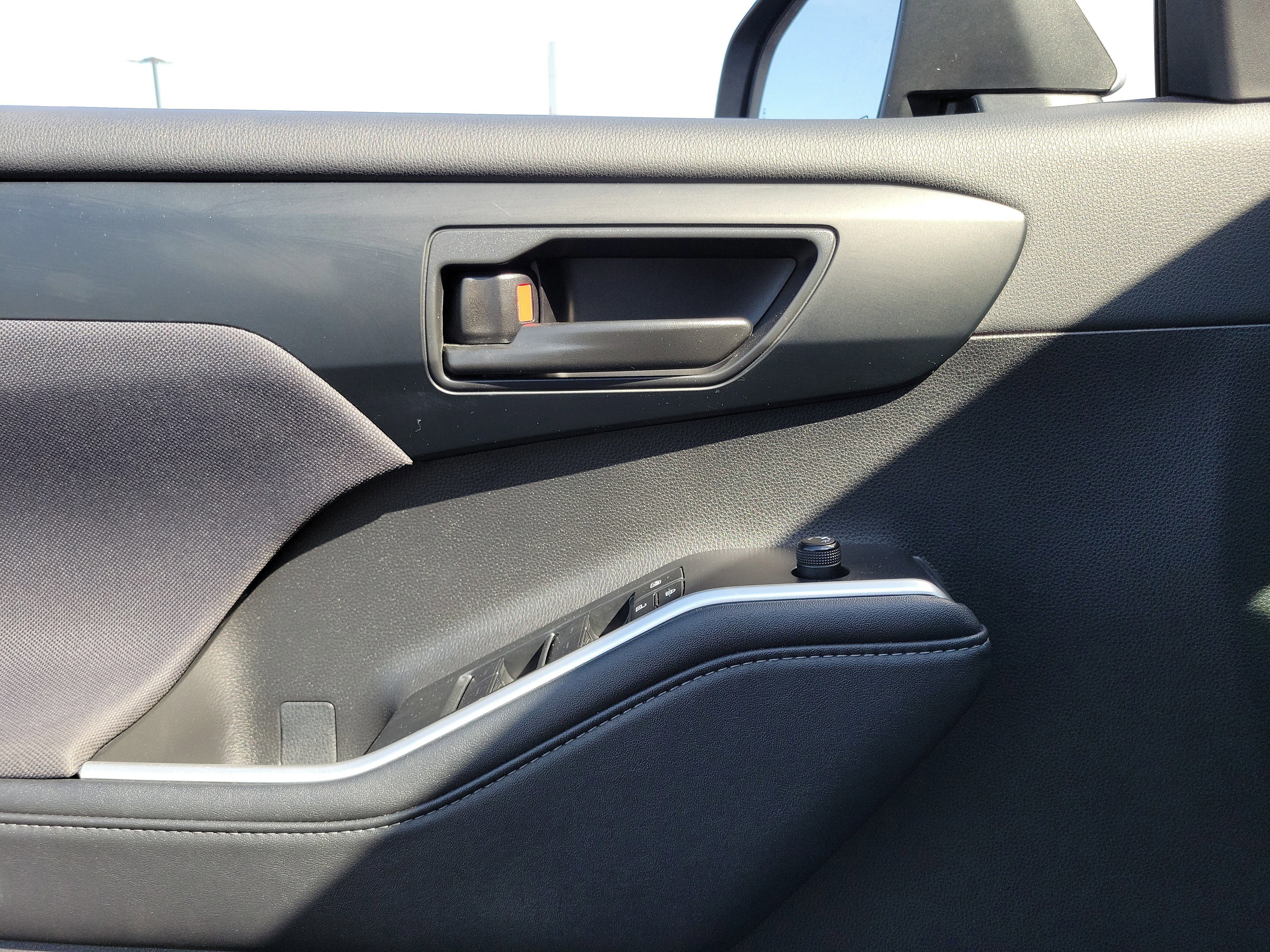 Used 2024 Toyota Highlander LE image 17