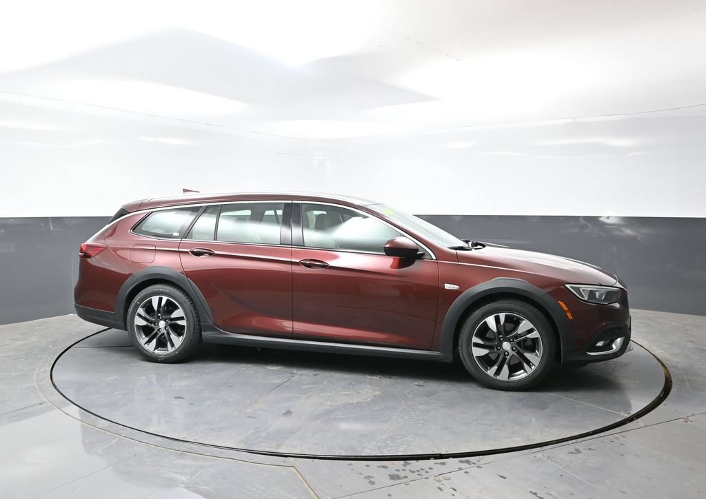 Used 2018 Buick Regal Preferred w/ Sights and Sounds Package AWD/4WD image 4