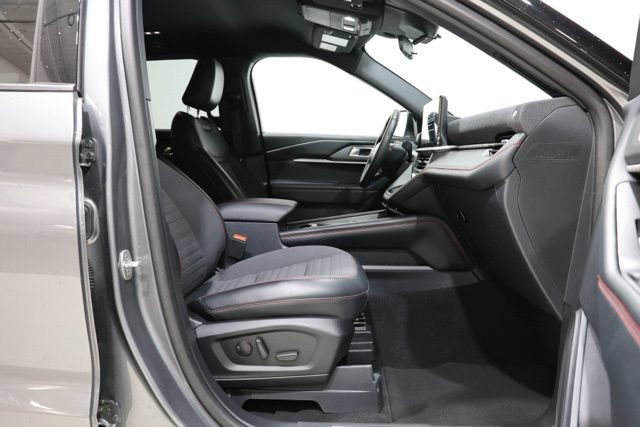 Used 2025 Ford Explorer ST-Line AWD/4WD image 38