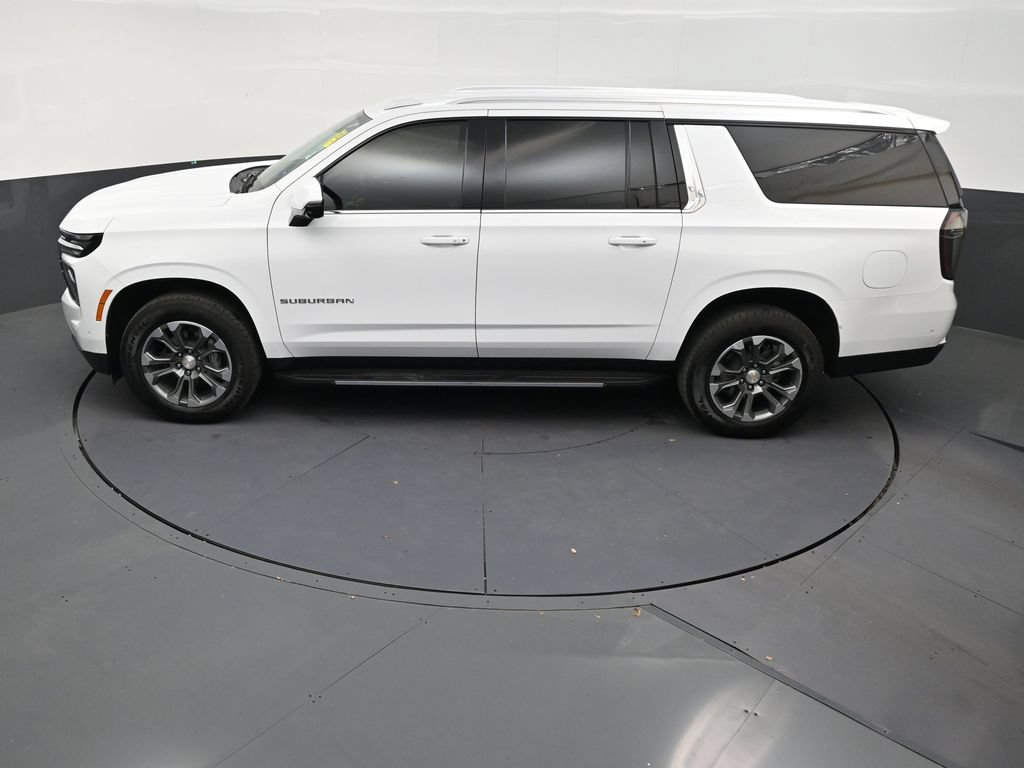 Used 2026 Chevrolet Suburban LT w/ Comfort Package RWD image 13