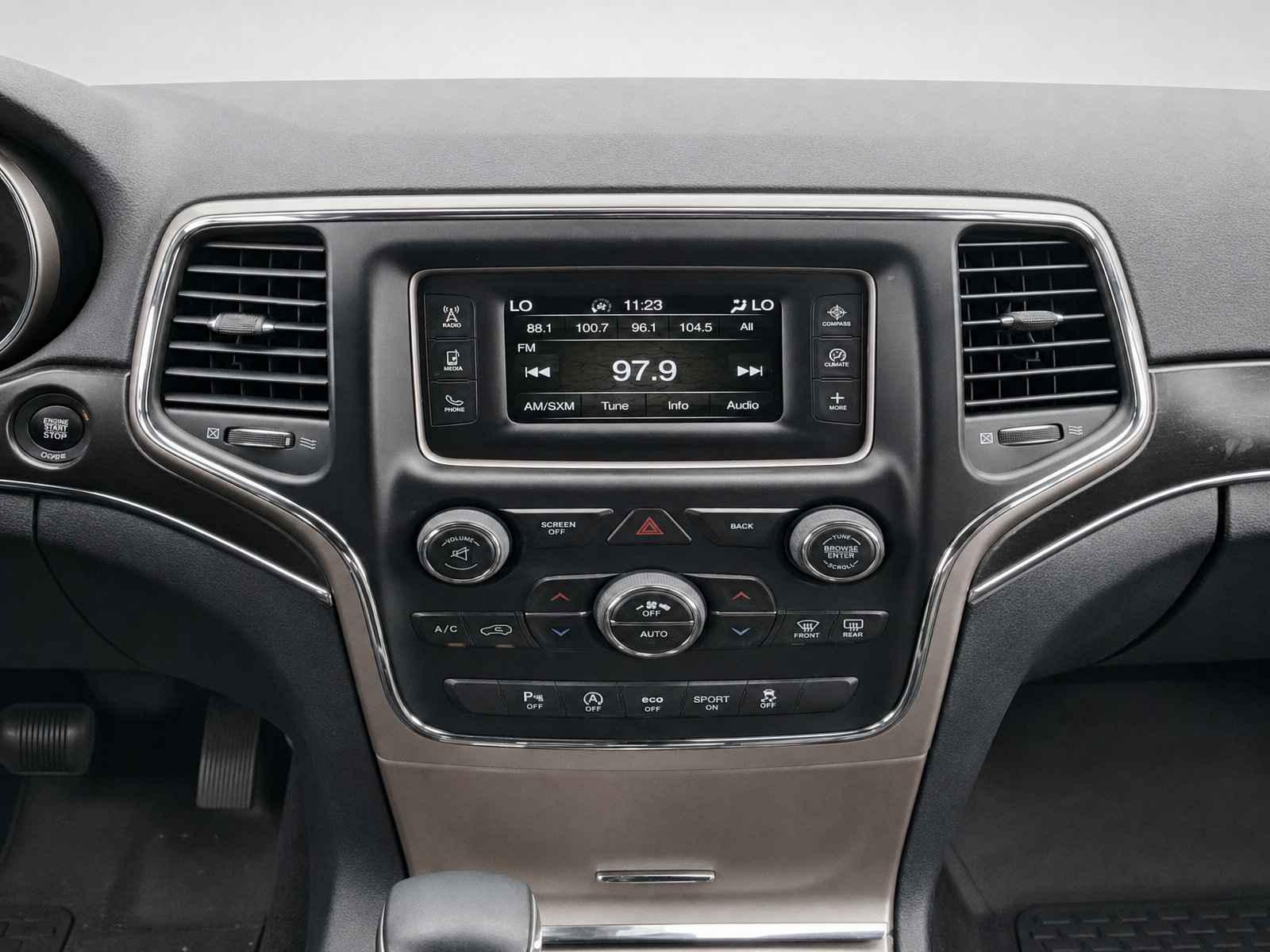 Used 2016 Jeep Grand Cherokee Limited AWD/4WD image 21