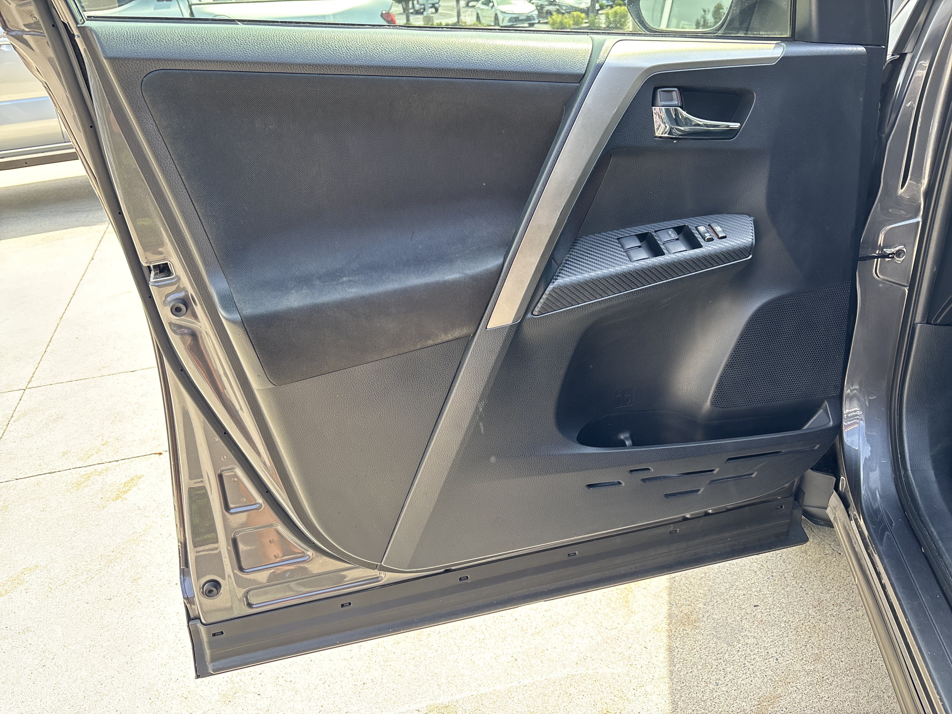 Used 2015 Toyota RAV4 XLE FWD image 13