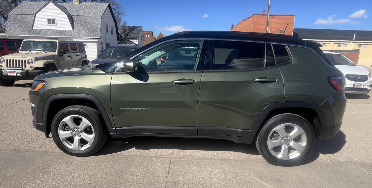 Used 2019 Jeep Compass Latitude w/ Cold Weather Group AWD/4WD image 13