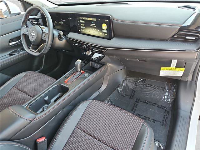 Certified 2025 Nissan Kicks SR FWD image 27