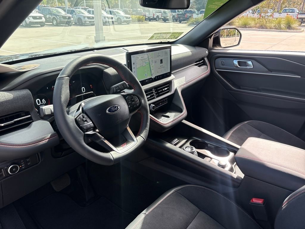 Used 2025 Ford Explorer ST image 6