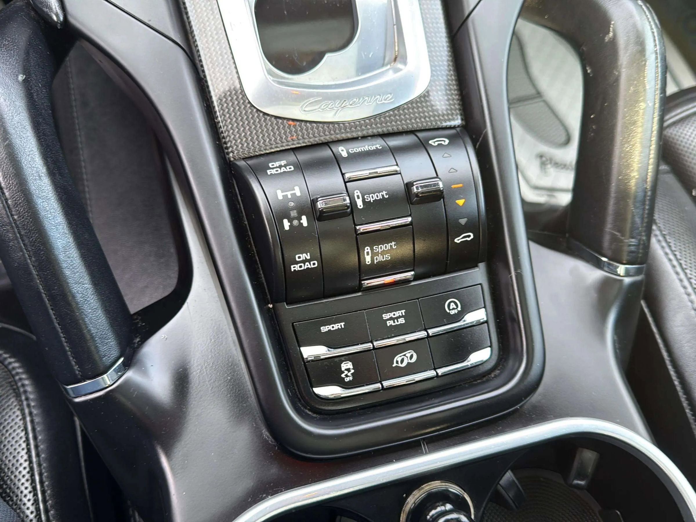 Used 2016 Porsche Cayenne GTS w/ Premium Package Plus image 32