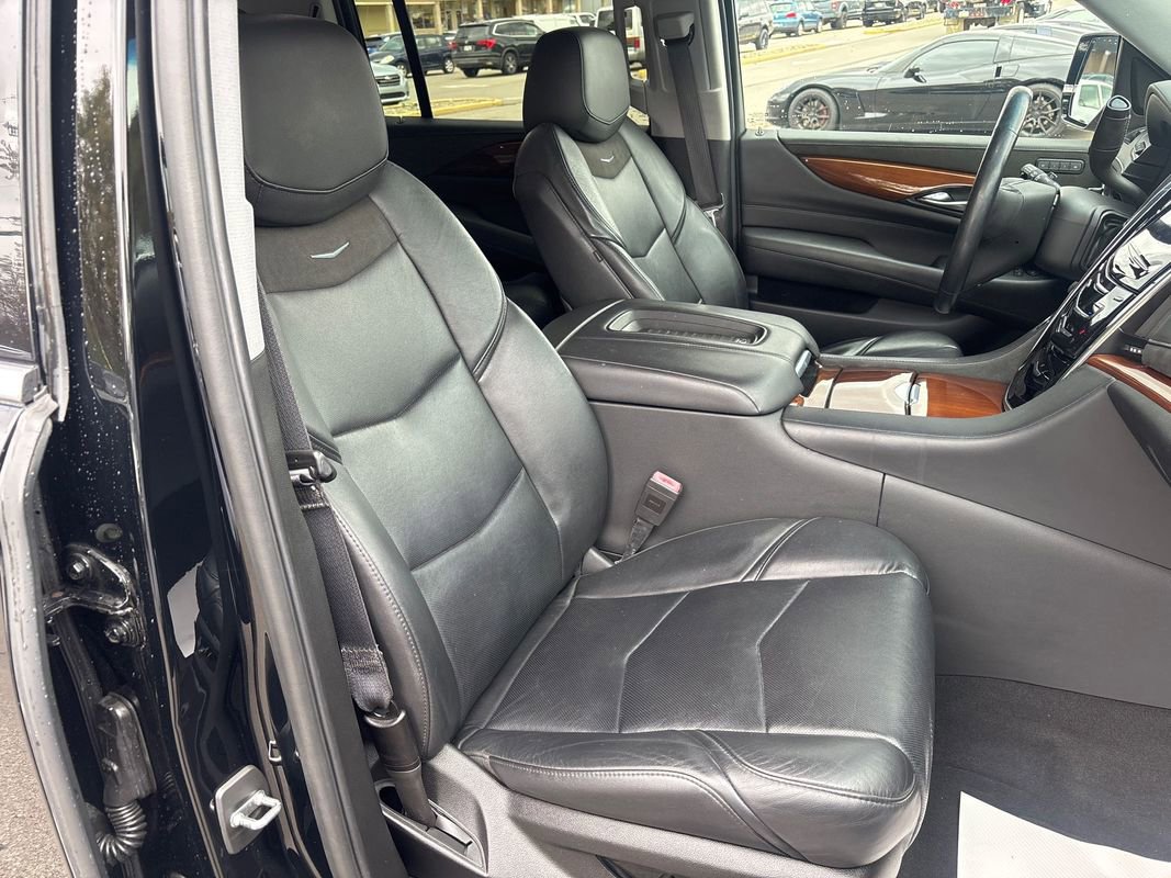 Used 2019 Cadillac Escalade ESV Premium Luxury image 25
