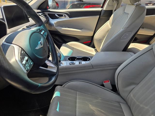 Used 2021 Genesis G70 2.0T w/ Elite Package RWD image 4