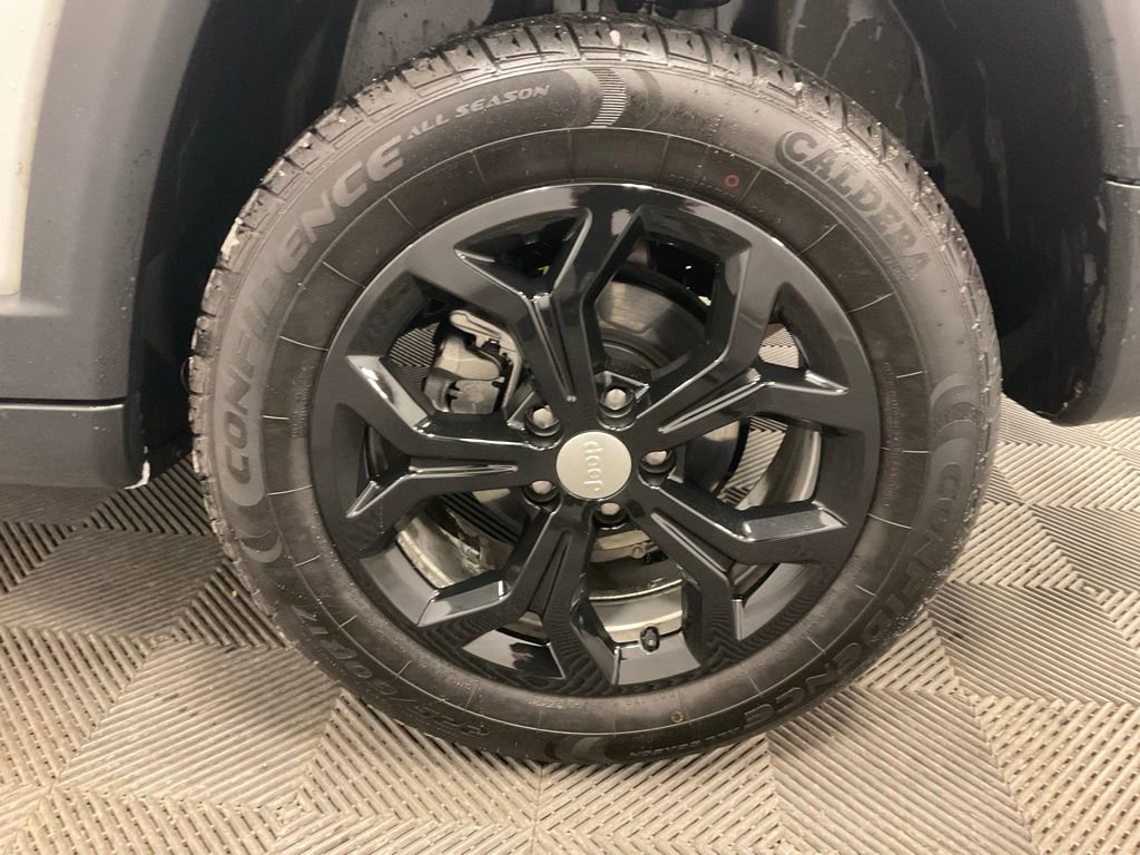 Used 2024 Jeep Compass Latitude image 36