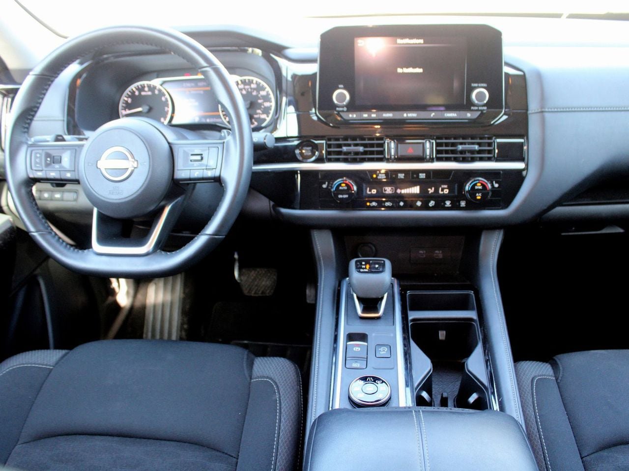 Used 2025 Nissan Pathfinder SV AWD/4WD image 16