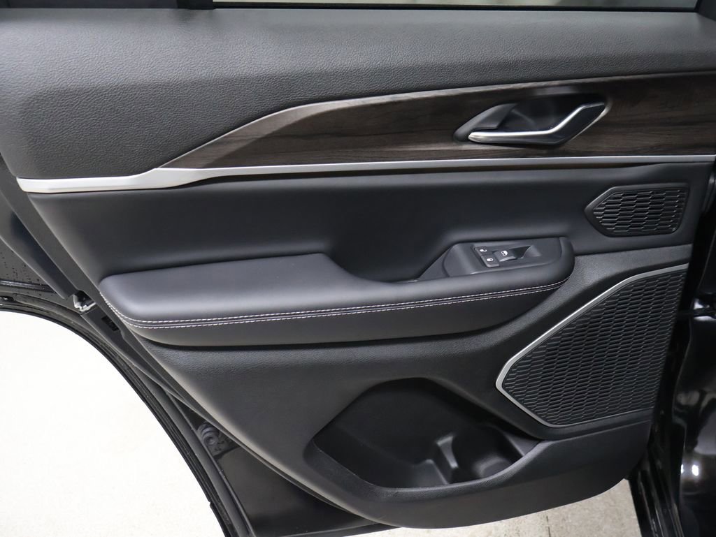 New 2026 Jeep Grand Cherokee Limited image 12