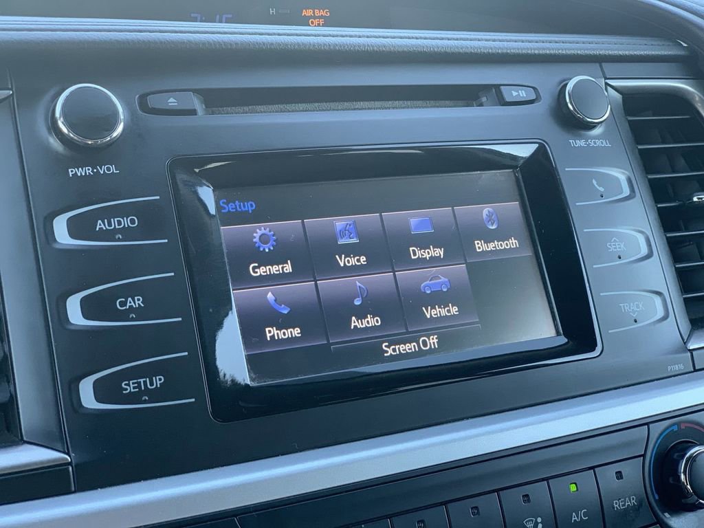 Used 2019 Toyota Highlander LE image 11