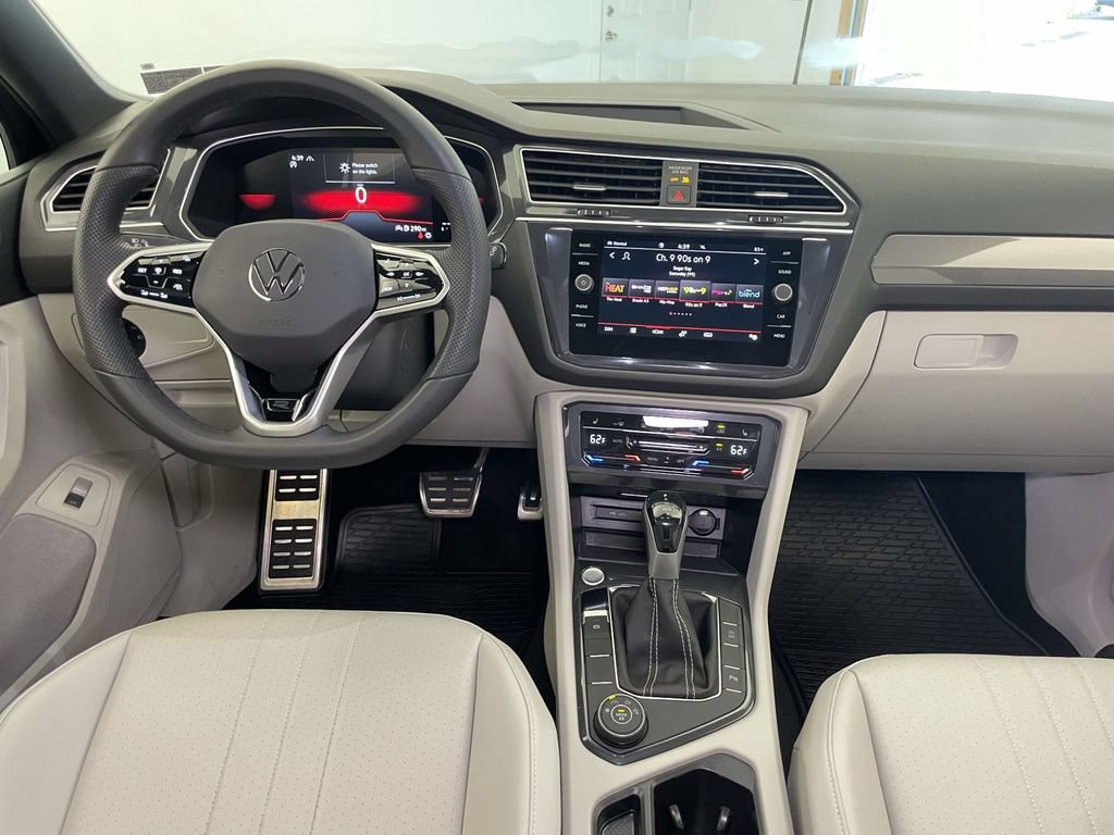 Used 2024 Volkswagen Tiguan SE R-Line AWD/4WD image 25